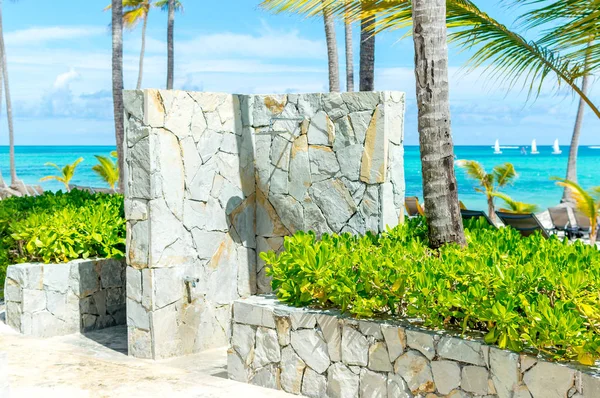 Douche Het Strand Onder Palmbomen Het Vakantieoord Van Punta Cana — Stockfoto