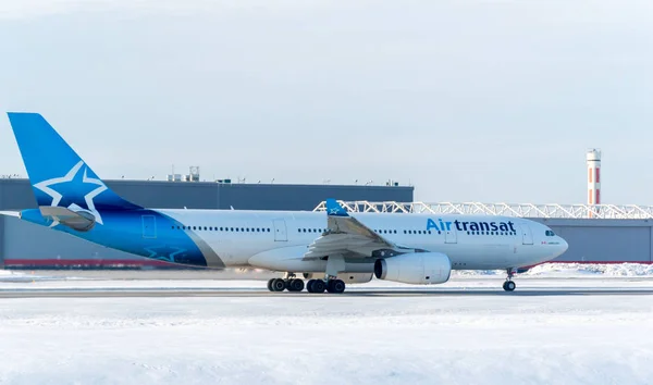 Монреаль Канада Января 2019 Года Airbus 330 Airtransat Над Аэропортом — стоковое фото