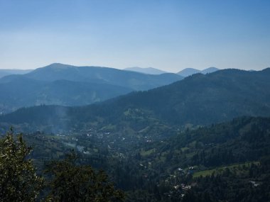 Dağlardaki dağların güzel manzarası