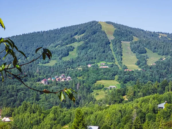 Sabahleyin dağların manzarası