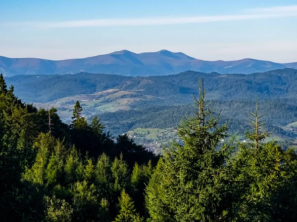 Dağların güzel manzarası