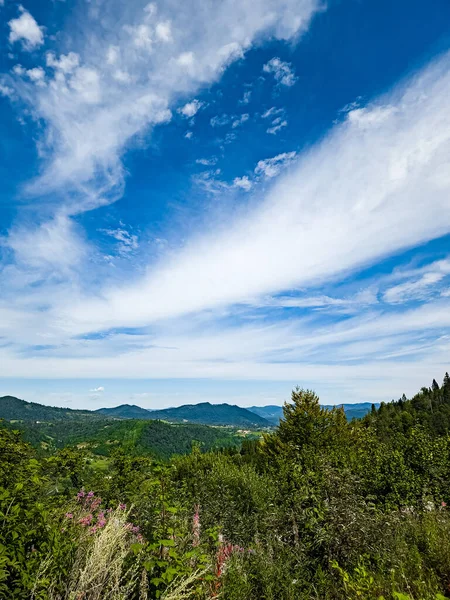 Bulutlu güzel manzara