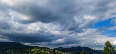 Dağların güzel manzarası