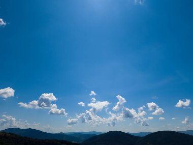 Yaz dağlarında güzel bir manzara