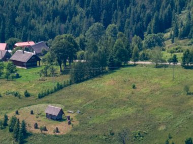 Köyün tepesinden hava manzarası