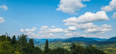Karpatya dağlarında yaz manzarası