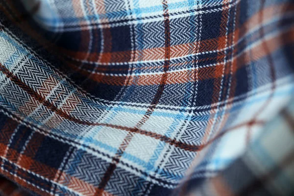 Damalı erkek gömleğinin detaylarını kapat