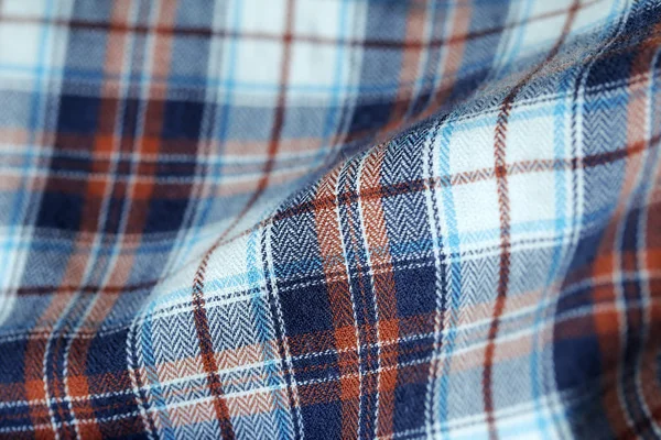 Damalı erkek gömleğinin detaylarını kapat