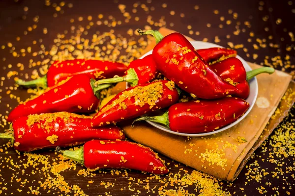Acar Cabai Merah Direndam Dalam Biji Mustard Dan Minyak Mustard — Stok Foto