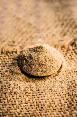 Toz Hint sakız, babol meyve, Bawal ke paide topçu çanta üzerinde küçük bir tabak içinde.