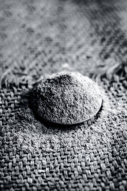 Toz Hint sakız, babol meyve, Bawal ke paide topçu çanta üzerinde küçük bir tabak içinde.