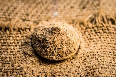 Toz Hint sakız, babol meyve, Bawal ke paide topçu çanta üzerinde küçük bir tabak içinde.