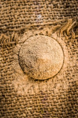 Toz Hint sakız, babol meyve, Bawal ke paide topçu çanta üzerinde küçük bir tabak içinde.