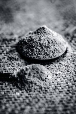 Toz yakın babool meyvesi akasya nilotica Linn toz topçu arka plan üzerinde faydalıdır ve Ayurvedik tıp diş sorunları için.