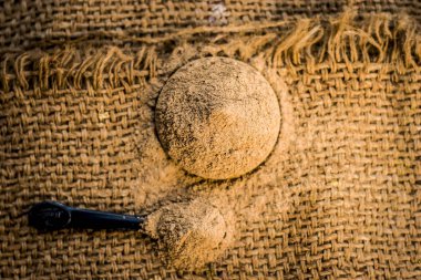 Toz yakın babool meyvesi akasya nilotica Linn toz topçu arka plan üzerinde faydalıdır ve Ayurvedik tıp diş sorunları için.