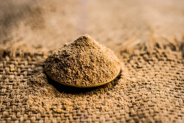 Toz Hint sakız, babol meyve, Bawal ke paide topçu çanta üzerinde küçük bir tabak içinde.