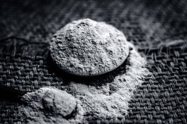 Metiista Fuller'ın dünya kil, Mulpani mitti/Fuller'ın dünya/multani mitti bir topçu üzerinde çanta.