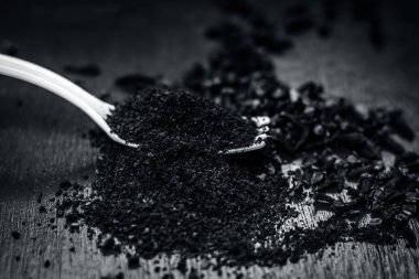 Karanfil, Syzygium aromaticum çatal onun tozu ile yakın çekim.