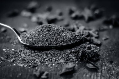 Anason yıldız tozu kaşık ile yakın çekim