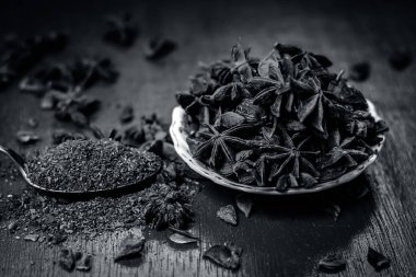 Anason yıldız ve kuru otlar kapat