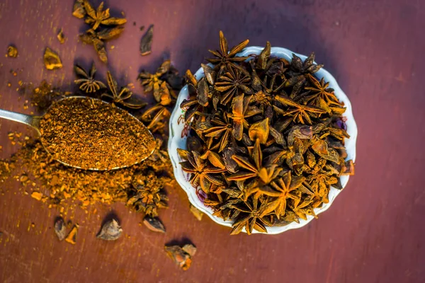 Vista Cerca Del Anís Estrellado Plato Con Polvo —  Fotos de Stock