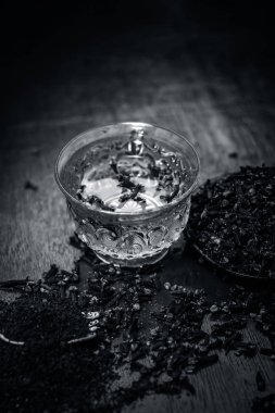 Çay şeffaf Kupası ile karanfil, yakın çekim