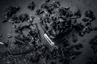 Anason yıldız tozu tablo ile yakın çekim