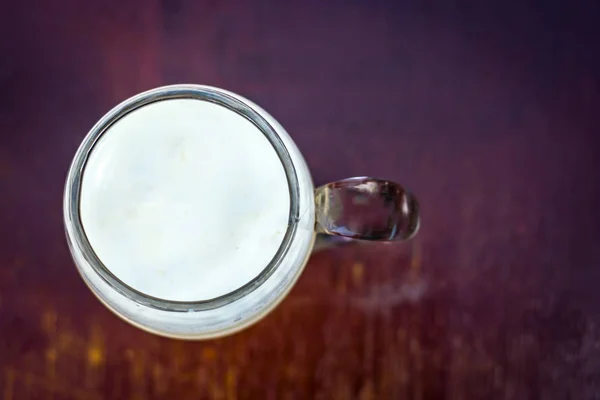 Latte Non Zuccherato Bicchiere Trasparente Una Superficie Legno — Foto Stock