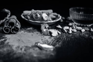 öksürük ve ateş tedavisinde geleneksel baharat  