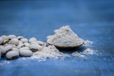 Cowhage, Mucuna pruriens tozu ile görünümünü kapat.