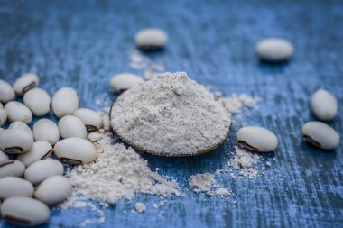 Cowhage, Mucuna pruriens tozu ile görünümünü kapat.