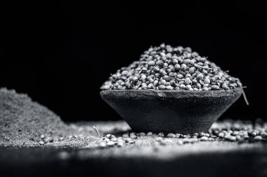 Kişniş kil kase görünümünü kapat