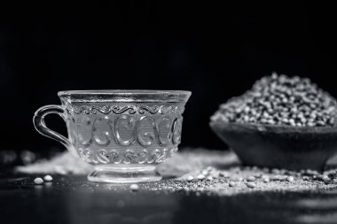  kişniş, çay kapatır görünümü