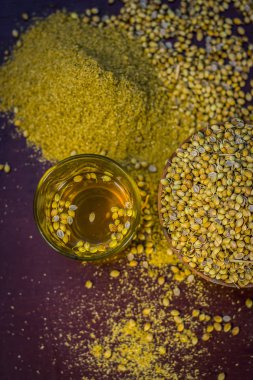 Su, toz ve kişniş görünümü kapatın.