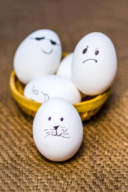 Komik suratlar çizim ile yumurta görünümünü kapat 