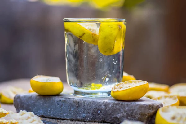 Woda Cytryną Lemoniada Plastrami Cytryny — Zdjęcie stockowe
