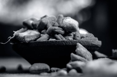 Hint meze, tikha gathiya, bhavnagri gathiya, yeşil soğuk ve salata ile bir aperatif olarak servis yakın çekim 