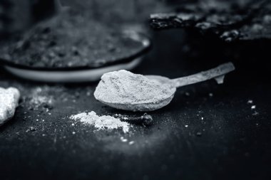 Hint leylak toz ve neem yaprakları ile ham güç zerdeçal