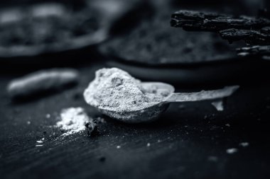 Hint leylak toz ve neem yaprakları ile ham güç zerdeçal