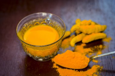 Zerdeçal, Curcuma longa onun tozu ile çay