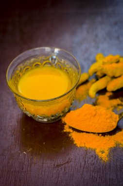 Zerdeçal, Curcuma longa onun tozu ile çay