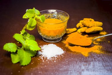 Çay zerdeçal ve tuz ahşap tablo