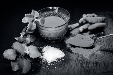 Çay zerdeçal ve tuz ahşap tablo