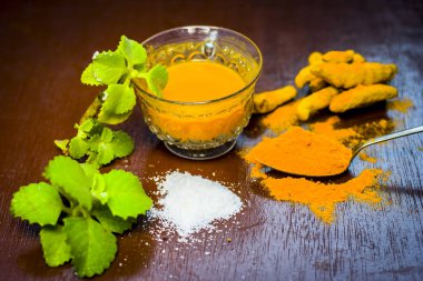 Çay zerdeçal ve tuz ahşap tablo