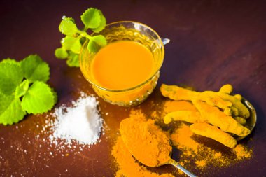 Zerdeçal, çay Curcuma longa, Haldi, Ajwain, Trachyspermum annem ve tuz 