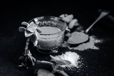 Zerdeçal, çay Curcuma longa, Haldi, Ajwain, Trachyspermum annem ve tuz 