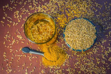 Kimyon tohumu, toz ve ahşap yüzeyde ayıklanan su ile