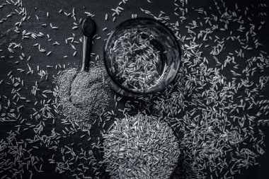 Kimyon tohumu, toz ve ahşap yüzeyde ayıklanan su ile