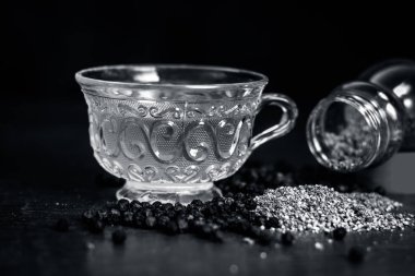 Çay kara biber ham karabiber ve toz karabiber.