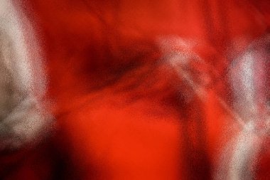 Renkli kumaşlar buzlu cam etkisi ile vurdu